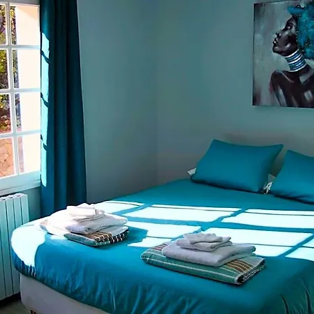 Savoir Vivre Comfortable *